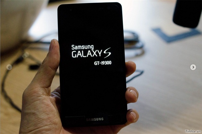الهاتف المنتظر Galaxy S III يظهر في فيديو بمعالج رباعي النواه 1.4 جيجاهيرتز